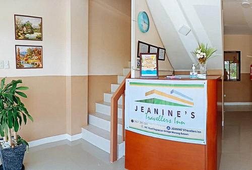 Лобби или стойка регистрации в Jeanine's Travellers Inn by RedDoorz