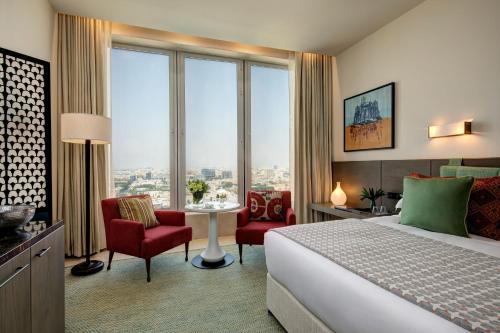 Un ou plusieurs lits dans un hébergement de l'établissement Assila, a Luxury Collection Hotel, Apartment Jeddah