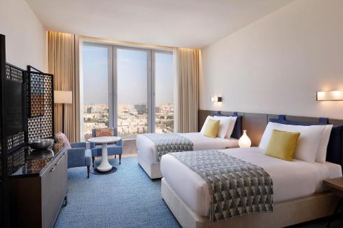 Un ou plusieurs lits dans un hébergement de l'établissement Assila, a Luxury Collection Hotel, Apartment Jeddah