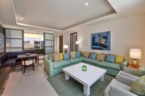 Coin salon dans l'établissement Assila, a Luxury Collection Hotel, Apartment Jeddah