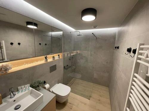 Et badeværelse på Apartamenty Pobierowo Pinea MAX