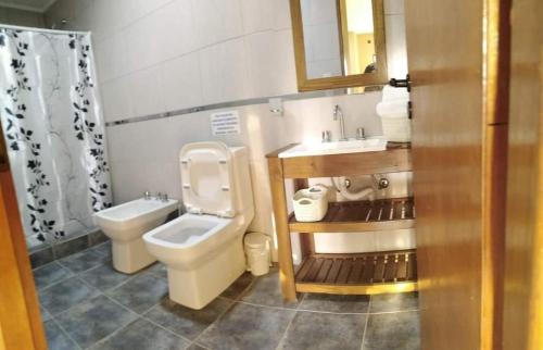a bathroom with a toilet and a sink at Complejo EQUE PORA in Federación