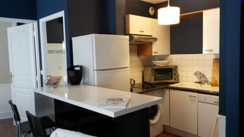 Kuchyňa alebo kuchynka v ubytovaní Centre d'Aix - charmant appartement 1 chambre Pythagore avec parking