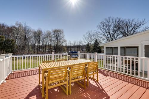 Massachusetts Vacation Rental with Deck – Photos 2