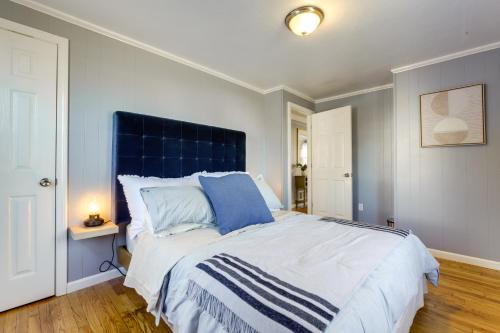 een slaapkamer met een groot bed met een blauw hoofdeinde bij Massachusetts Vacation Rental with Deck in Easthampton