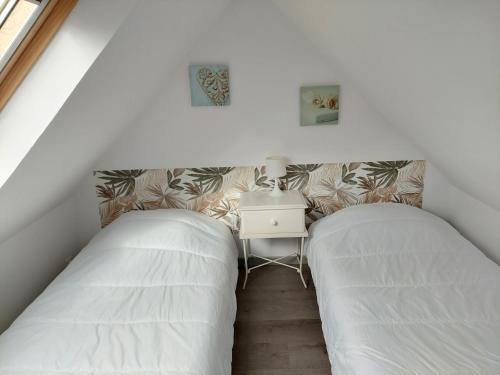 Ένα ή περισσότερα κρεβάτια σε δωμάτιο στο Gites Le John Jeffries - Le Ptit John