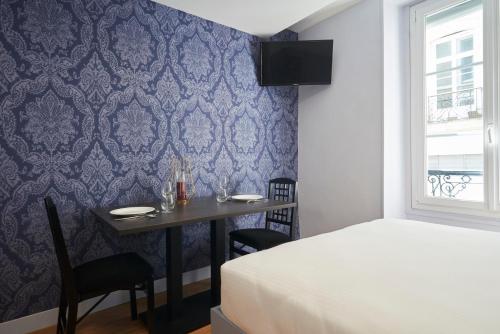 Un ou plusieurs lits dans un hébergement de l'établissement Hotel Le Petit Duquesne