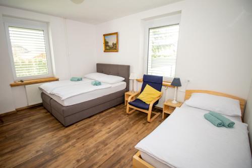 Ένα ή περισσότερα κρεβάτια σε δωμάτιο στο Vila Eva Lesce - Bled