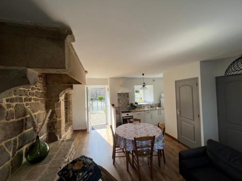 Η κουζίνα ή μικρή κουζίνα στο La maison d'André