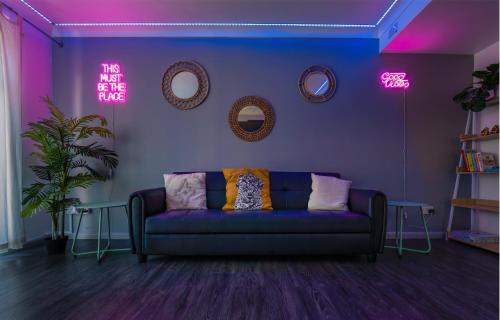 Gallery image of Get Away Home With Hot Tub Sleeps 4 in Peacehaven