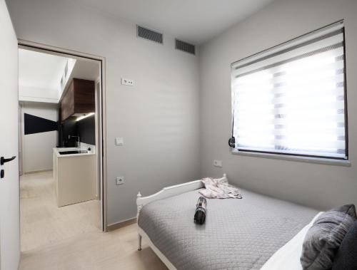 Imagen de la galería de The H Experience - Stylish 2BD apt with balcony in Heraklion center, en Heraclión