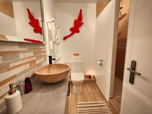 a bathroom with a wooden tub next to a toilet at Private & Comfortable Apartments in Puttelange-aux-Lacs