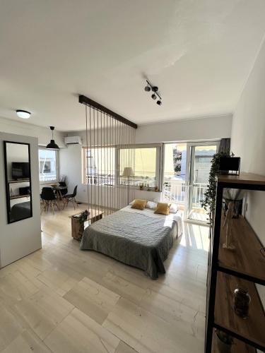 Zeus Bright & New Apartment - 25' walk to the Acropolis