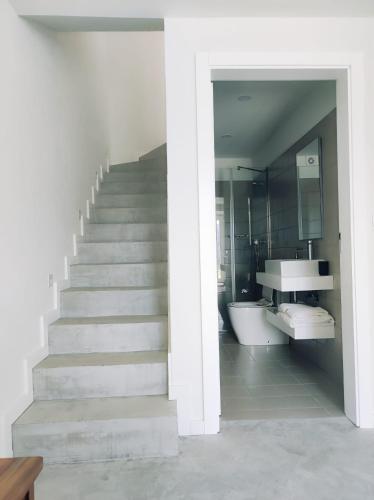 a staircase in a white room with a bathroom at Casa do Crasto in Soajo