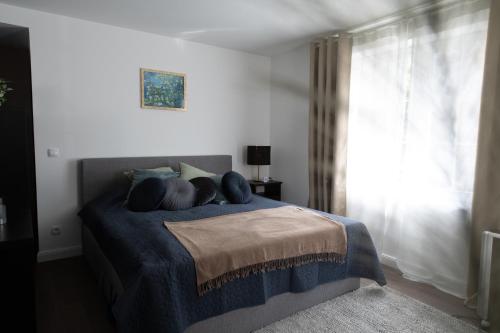 Ένα ή περισσότερα κρεβάτια σε δωμάτιο στο Quiet suite with all the comforts of home