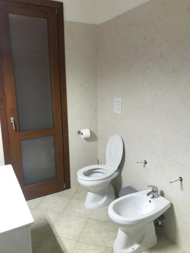a bathroom with a toilet and a sink at Domu Bonora in Pula