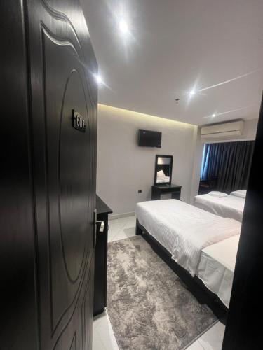Helio Cairo Hotelにあるベッド