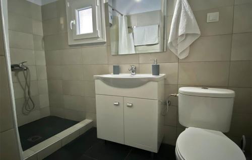 Ένα μπάνιο στο Cozy ground floor house