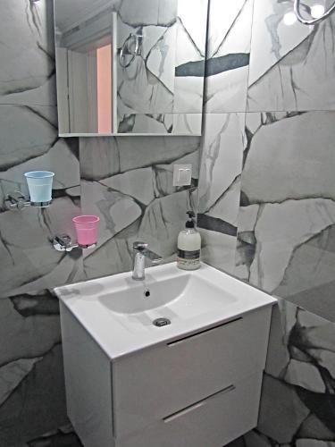 Luxury fully Equipped Apartment in Village Center