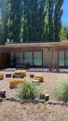 MODERNAS CABAÑAS EN USPALLATA