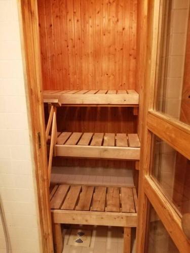 a small wooden sauna with several shelves in it at Tilava kahden makuuhuoneen asunto pihalla in Kauhajoki