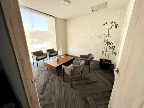 Ruang duduk di Luxury 3BR Apartment w Pool, Spa & Stunning Views