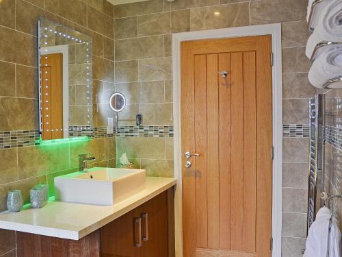 a bathroom with a sink and a mirror at Nemo in Sandown