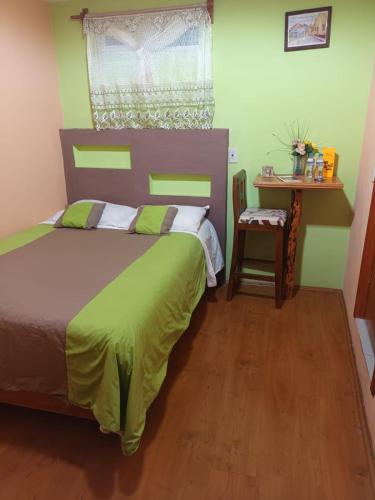 Postel nebo postele na pokoji v ubytování Hotel California