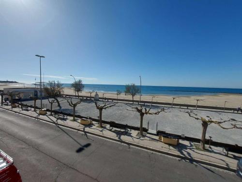 Appartement 2 pièces climatisé en front de mer au Grau d'Agde avec terrasse et accès direct à la plage - FR-1-423-275