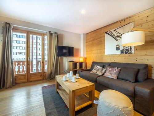 Photo de la galerie de l'établissement Appartement Charme 2 pièces cabine, skis aux pieds, balcon, WIFI, au cœur de Tignes le Lac - FR-1-502-479, à Tignes