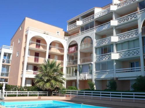 Studio cabine à Sète avec piscine, terrasse, parking privé, à 1km de la plage - FR-1-338-504