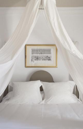 a bedroom with a white bed with a canopy at Hotel Spa Salinas de Imón in Imón