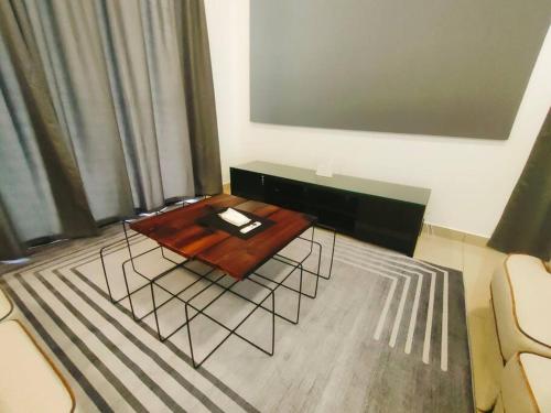 a room with a table and chairs in a room at Shah Alam Setia Alam SCCC 3 Storey Semi D 13 Pax in Shah Alam