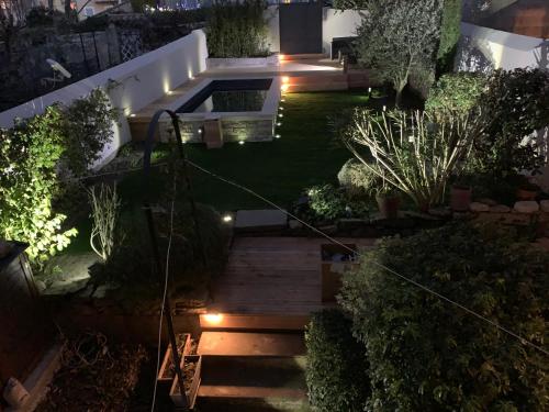 Κήπος έξω από το Appart'hôtel 27 le lion d'or