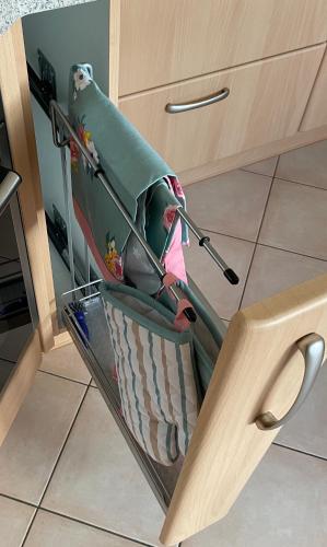 a baby in a stroller in a kitchen at Herbstleuchten im Hasetal, Becksvoort-Noll in Löningen