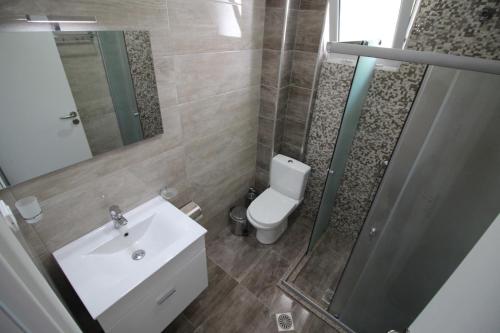 Koupelna v ubytování Zero Zero Apartments Sarande