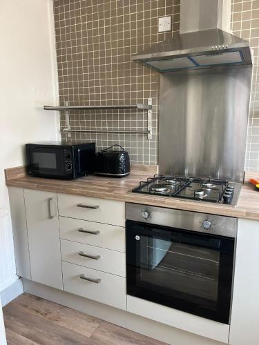 2 bed Central Cardiff Apartment - sleeps five! photo 9