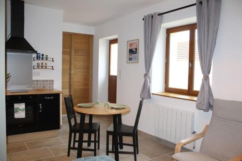a kitchen with a table and chairs in a room at Studio 30m² à Billey 