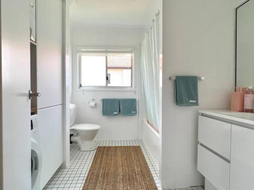 Ένα μπάνιο στο Blush on Broadbeach- beachside and pet friendly, 3rd floor walk up
