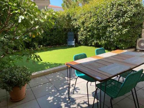 Oasis design grand T3 au calme à Fréjus avec jardin privé
