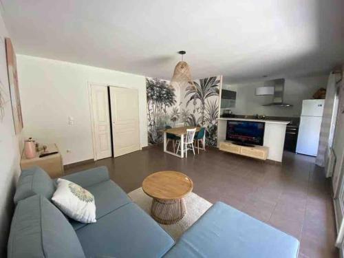 Oasis design grand T3 au calme à Fréjus avec jardin privé