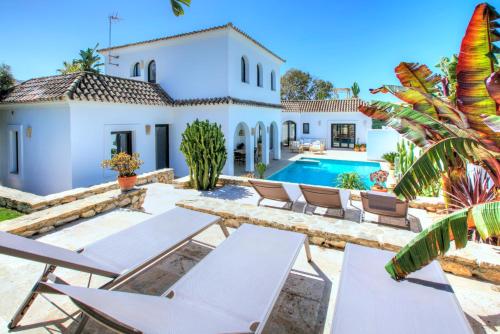 Villa Mas Tranquila - A stylish villa with pool 150 m from the beach