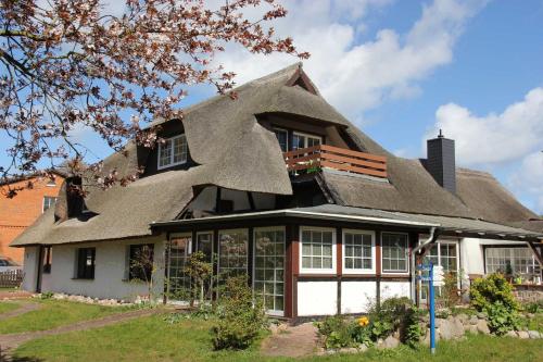 a large house with a thatched roof at Haus 1795 Specht in Wustrow