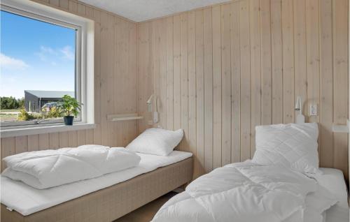 Postel nebo postele na pokoji v ubytování Lovely Home In Vggerlse With Kitchen