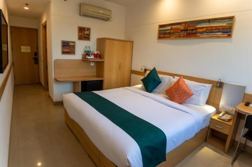 Mango Grove Hotelにあるベッド