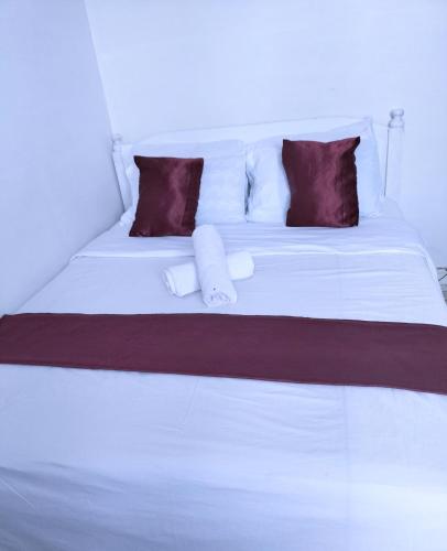 Katil atau katil-katil dalam bilik di Lux Suites Chief Engineer Apartment Mwingi
