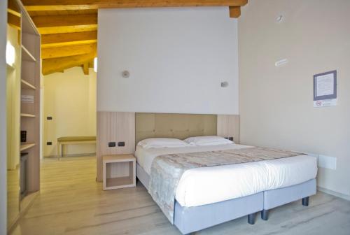 Postel nebo postele na pokoji v ubytování Hotel Lago di Como