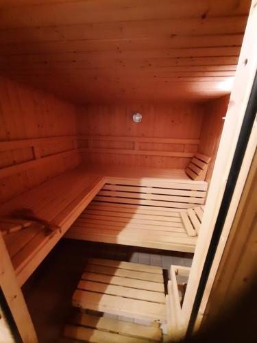 Palanda nebo palandy na pokoji v ubytování Gästehaus Sproß