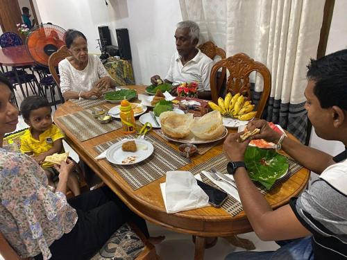 Makanan di atau berdekatan homestay