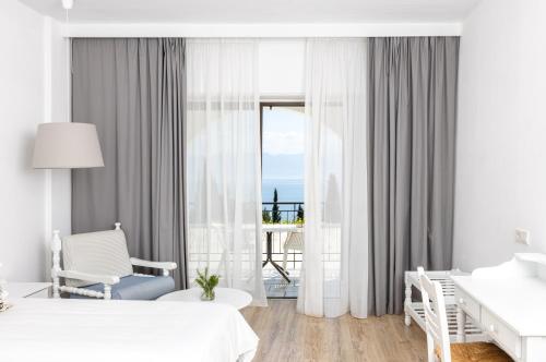 Gallery image of Sunrise Village Beach Hotel in Kalamaki Messinia